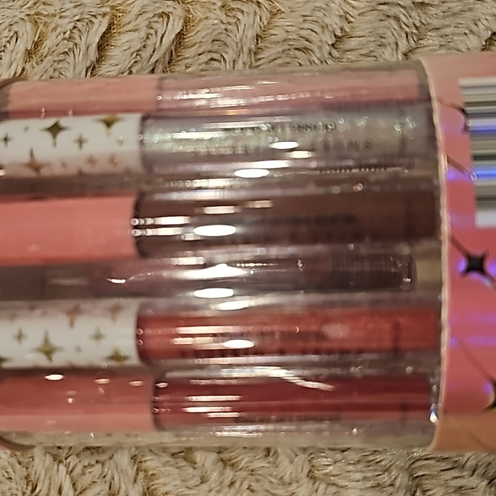 New never opened lip stick - Picture 5 of 8
